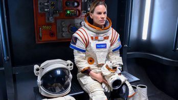 Hilary Swanket a Marsra küldi a Netflix