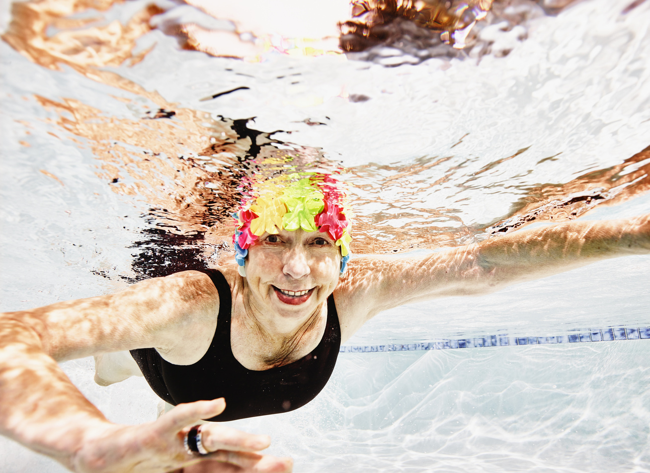 Az úszás csökkenti az idősebb emberek vérnyomását