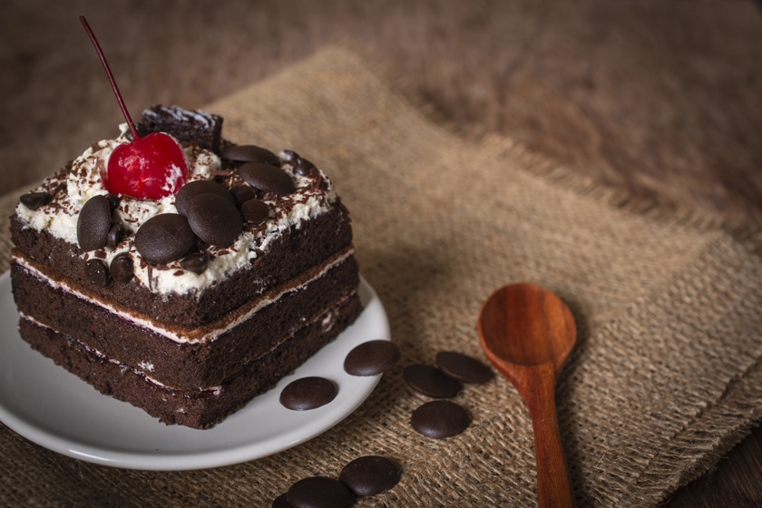 A legfinomabb Fekete-erdő süti: a meggyes-csokis finomság gyors változata