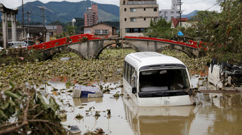 Már 66-an meghaltak az áradásokban, földcsuszamlásokban Japánban