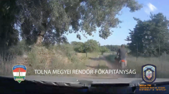 Videón, ahogy menekülő robogóst üldöznek a rendőrök Györkönyön