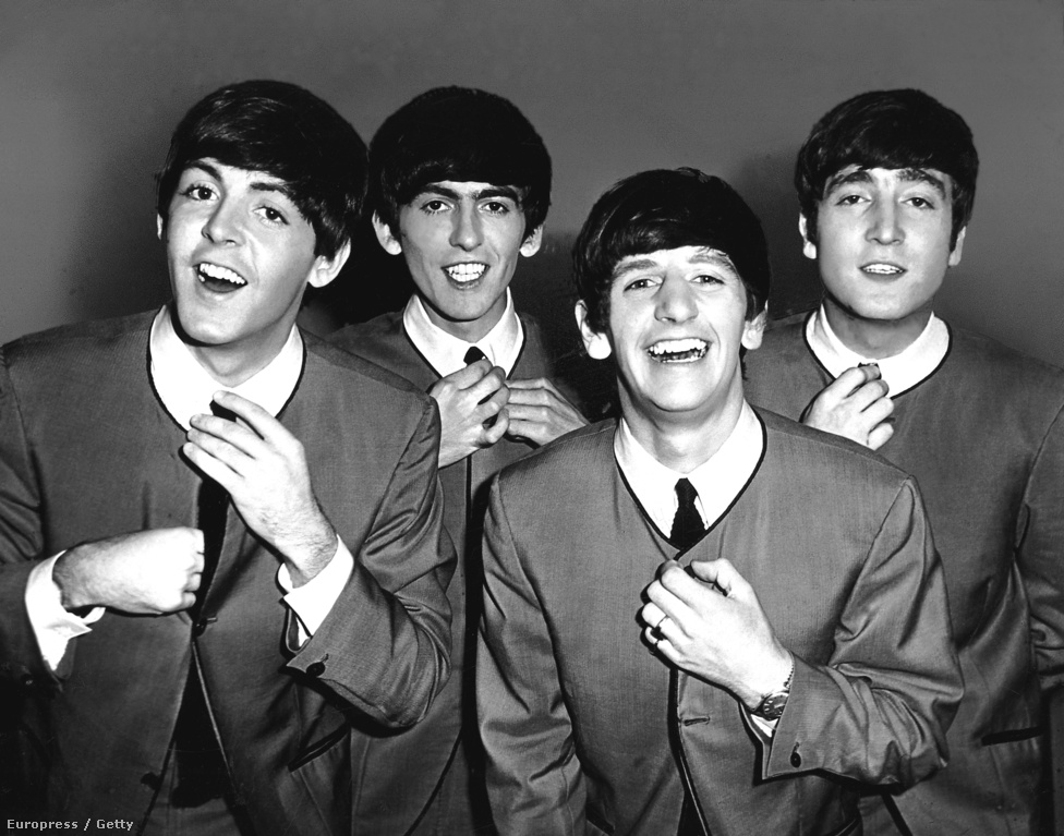 A Beatles végleges felállása a lutoni Odeon moziban, 1963-ban: Paul McCartney basszusgitáros-énekes, George Harrison gitáros-énekes, Ringo Starr dobos és John Lennon gitáros-énekes. Starr nem alapítótagja a zenekarnak, ő Pete Bestet váltotta 1962-ben, illetve az eredeti tagok közé tartozik még az ugyanebben az évben elhunyt Stuart Sutcliffe basszusgitáros, akit a mai napig többen úgy emlegetnek, mint az ötödik beatle-t.