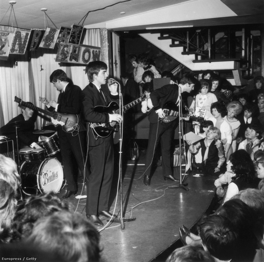 A Beatles már az új imidzsében játszik a Majestic Theatre-ben 1963 április elsején. Ebben az időben nem úgy zajlottak a koncertek, ahogy mostanában. Többnyire rendkívül rövidek voltak az előadások, de volt olyan is, főleg a hamburgi időszakban, mikor a csapatnak kora estétől hajnalig a színpadon kellett állni, persze több szünetet beiktatva.