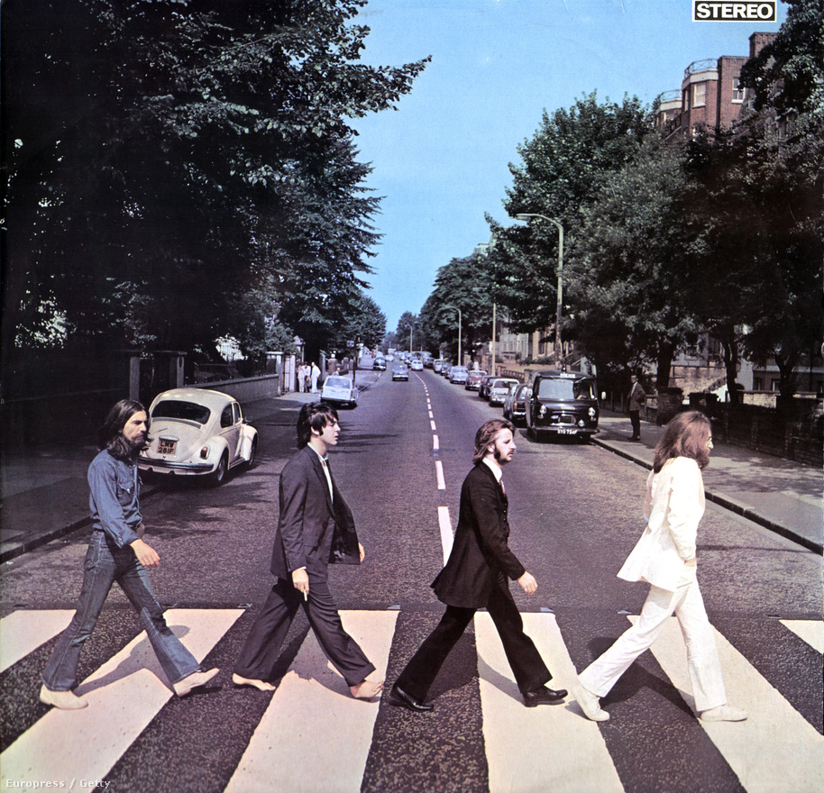 Az 1969-ben kiadott Abbey Road lemez legendás borítója, ami természetesen a londoni Abbey Roadon készült. Ezt az anyagot rögzítette utoljára a Beatles, mégis az ez előtt felvett Let It Be lett az utolsó Beatles-album. Ehhez a borítóhoz tartozik legszorosabban az a hoax is, hogy Paul McCartney már jóval korábban, egy autóbalesetben meghalt, és azóta egy dublőr helyettesíti. Többek között a képen ezért is sétál mezítláb, mert a halottak így mennek át a túlvilágra.