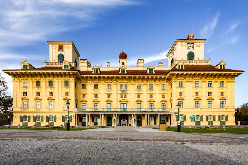 Burgenland székhelye az Esterházy hercegek ékszerdoboza - Kismarton kastélya és környéke is gyönyörű