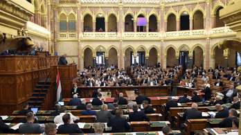 A magyar parlament szavazni fog arról, hogy ne legyen jogállami feltételekhez köthető a kedvezményes EU-hitel