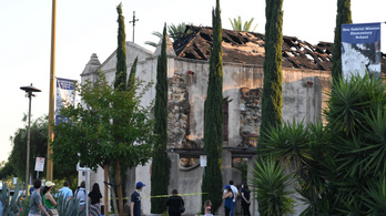 Leégett egy majdnem kétszázötven éves templom Kaliforniában