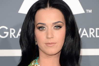 Katy Perry babapocakja jól megnőtt: fürdőruhában kapták lencsevégre