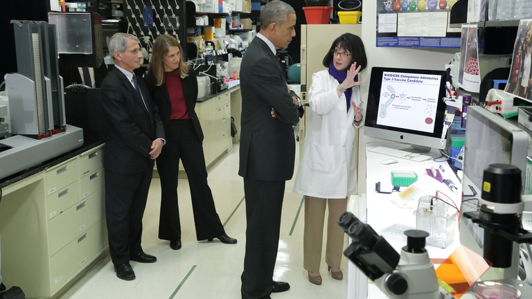 Nem, Obama, Fauci és Melinda Gates nem látogatta meg együtt a vuhani víruslabort 2015-ben
