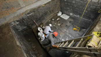 Azték palota maradványaira bukkantak Mexikóváros főterén