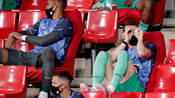 Gareth Bale vécépapír-gurigán keresztül kémlelte a Real játékát