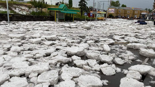 Örményországban jégtáblák úszkáltak az utcákon egy brutális vihar miatt