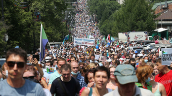 Tízezrek tüntetnek egy hete egy gyilkossággal vádolt orosz kormányzó mellett