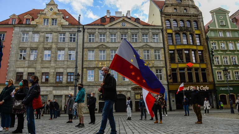 Teljesen átalakul a lengyel a kormány