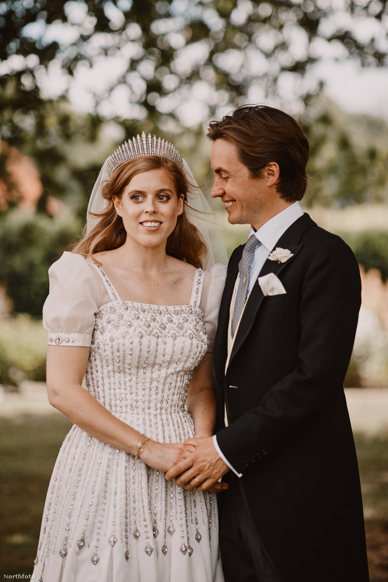 Hivatalos esküvői fotósorozat Beatrix hercegnőről és Edoardo Mapelli Mozziról.