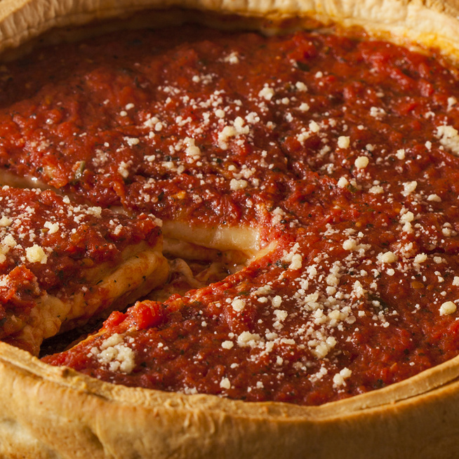 Ropogós szélű sajtos pizza úgy, ahogy Chicagóban szeretik: tortaformában is elkészíthető