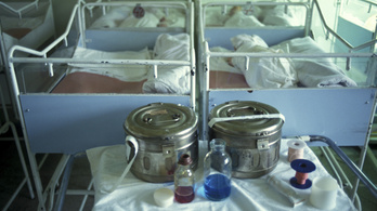 Több ezer csecsemőt lophattak el szerbiai kórházakból