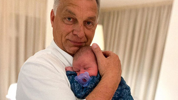 Orbán Viktor a legfiatalabb unokájával fotózkodott