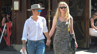 Amber Heard a tárgyalások után romantikázott egyet a barátnőjével Londonban