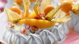 Nagyon nyári desszert: Pavlova grillezett nektarinnal és limoncellóval