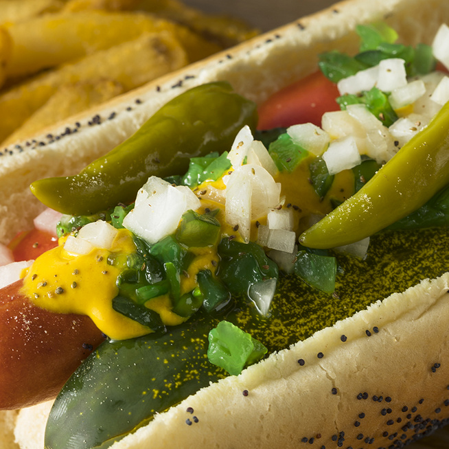 Így lesz tökéletes a chicagói hot dog – A mákkal szórt kifli receptjét is mutatjuk