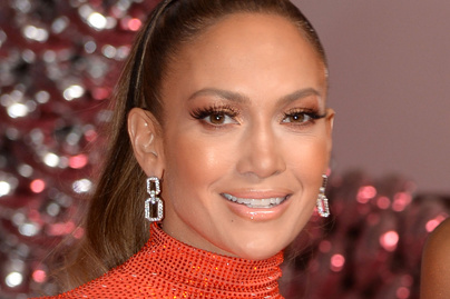 Jennifer Lopez smink nélküli fotója: az 51 éves énekesnő így néz ki több réteg festék nélkül