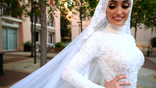 Videó: egy menyasszonyt esküvői fotózás közben ért a bejrúti robbanás