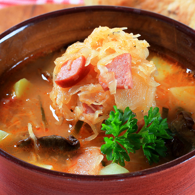 Fűszeres, tartalmas savanyúkáposzta-leves virslivel – Felmelegít a hűvös napokon