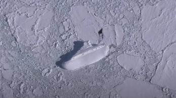 120 méteres, jégbe fagyott hajót találtak műholdképeken az Antarktiszon