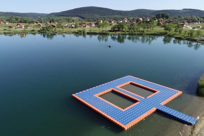 Hangulatos és frissítő vizű a magyar tavacska: a Vadnai-tóban gyönyörű környezetben csobbanhatsz