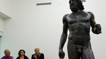 Oidipusz király fiait ábrázolhatják a híres bronzszobrok