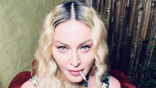 Madonna lányával, pasijával és egy nagy tál fűvel ünnepelte 62. születésnapját