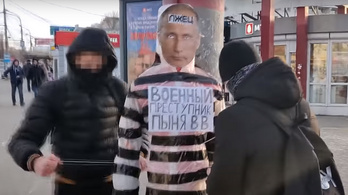 Két év börtön lett a Putyint kigúnyoló bábuból