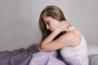 Nem csak a rossz alvás okozhat nyakfájdalmat: komoly problémát is jelezhet a kellemetlen tünet