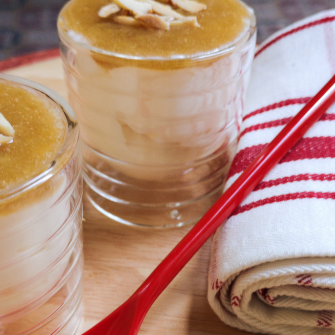 20 perces mascarponés pohárkrém görög joghurttal – Szilvaszósz és mandula van a tetején