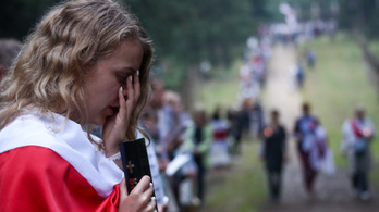 13 kilométeres élőlánccal tüntettek Minszkben