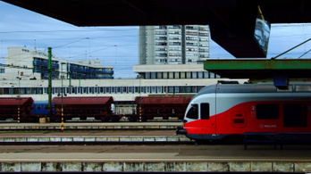 Leszakadt a vezeték, késnek a vonatok a Budapest-Újszász-Szolnok vonalon