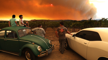 Kalifornia kormányzója segítséget kért a pusztító bozóttüzek miatt