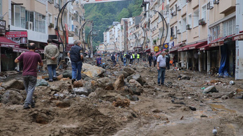 118 települést mosott el a villámárvíz Törökországban