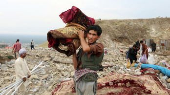 Száz fölé emelkedett az észak-afganisztáni áradások halálos áldozatainak a száma