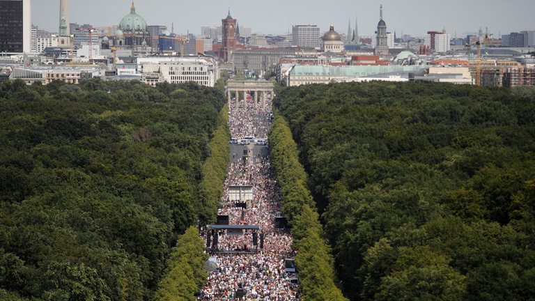 A járványügyi szabályok borítékolható megsértése miatt betiltották a berlini koronavírus-tagadó tüntetést