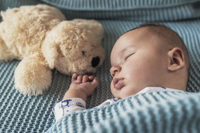 Így tanítsd meg a babát, hogy egyedül is el tudjon aludni - 4 tipp a babaalvás-szakértőtől