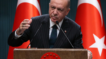 Háborúval fenyegetett „kapzsi és inkompetens” vezetőket a török elnök