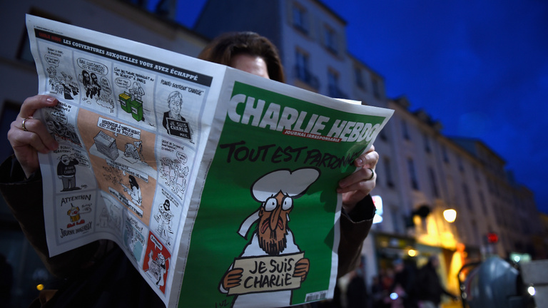 A Charlie Hebdo visszavág, újra publikálja a Mohamed-karikatúrákat