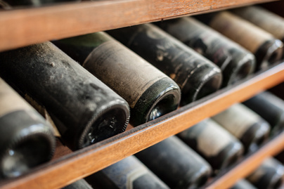 Több mint 1600 éves a világ legidősebb bora - Máig nem nyitották fel az üvegét