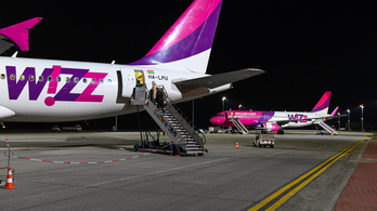 Újra zuhan a légi forgalom, a WizzAir sorra törli a járatait