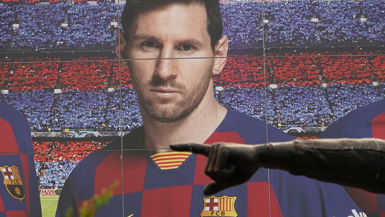Messi marad a Barcelonában – hivatalos
