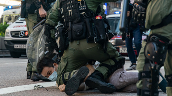 Csaknem 300 embert tartóztattak le a hongkongi tüntetésen