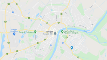 Egy áruház sövénykerítésének ütközött és meghalt egy sofőr Szegeden