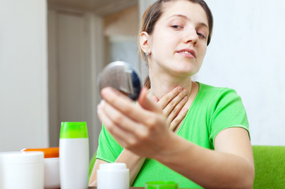 Mitől nő pattanás a nyakon? 4 tényező, ami a csúnya és fájdalmas tünetekhez vezet